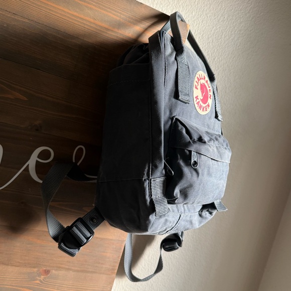 fjallraven kanken mini backpack grey Fjllrven - Compact Everyday Carry, Durable Vinylon Fabric - Travel, Pastel Lavender Kanken Mini Unisex Children Backpack Kanken Mini Backpack Dark Grey